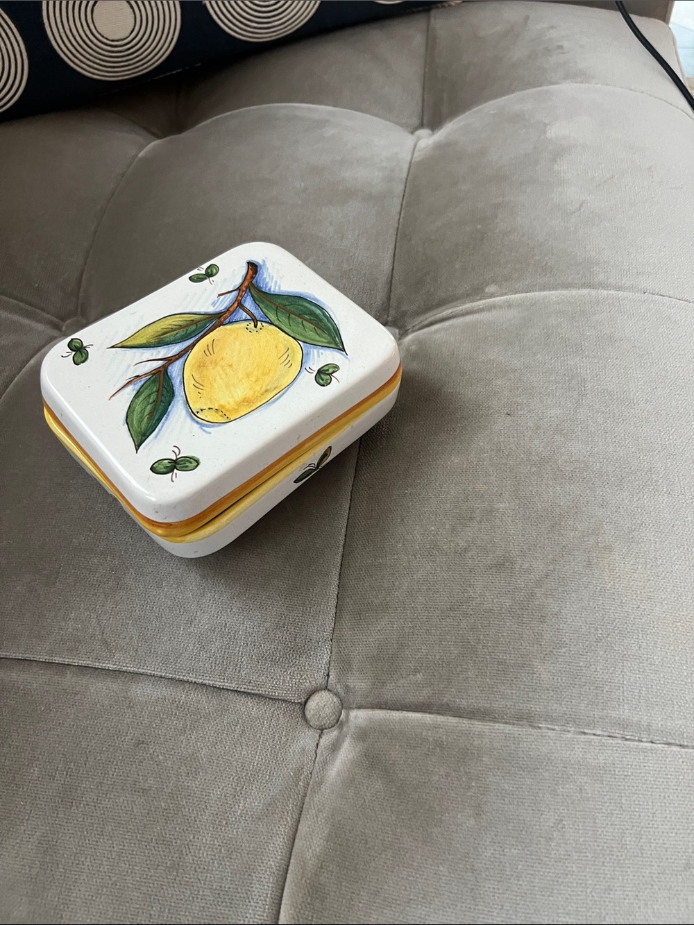 Hand-Painted Lemon Ceramic Trinket Box - Picture 6 of 6